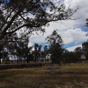 Bumbuggan Weir south camp area 
