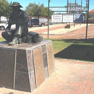 Jolly Swagman Statue