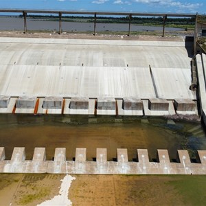 Fairbairn Dam Lookout