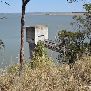 Fairbairn Dam Lookout 