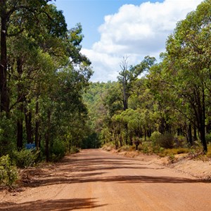 The beginning of the dirt road on the MundAl Trek