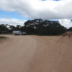 Perenna Road and Netting Fence Track Intersection