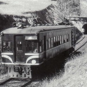 Diesel car at Cheviot Tunnel