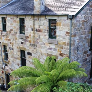 Shot tower building