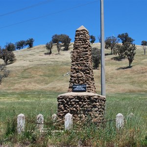 Hume & Hovell memorial, Ebden.