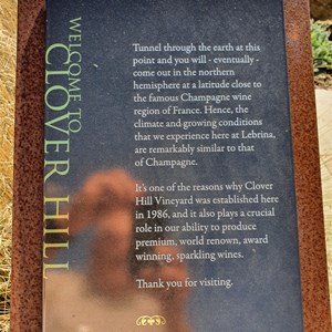 Comparative position plaque