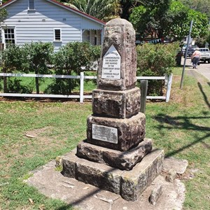 Monument to commemorate the discovery and naming of the Hawhsbury River in 1789