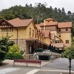 Jenolan Caves House