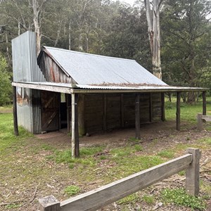 Upper Jamieson Hut (1938)