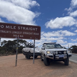 90 Mile Straight Sign