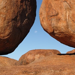 Gibbous moonrise marblelous