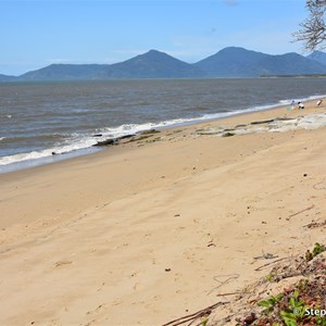 Holloways Beach