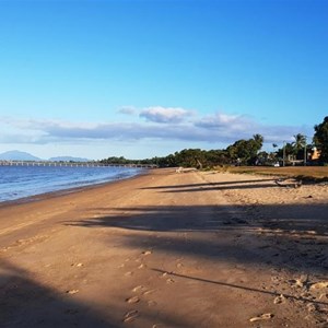 View along Cardwell Beach to the jetty