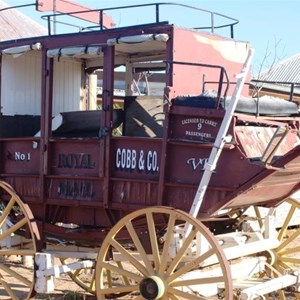 Cobb & Co coach at Middleton Hotel