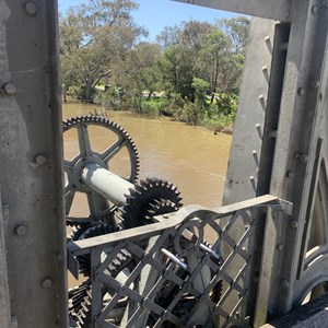 Swinging bridge