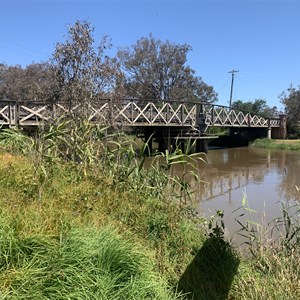 Swinging bridge