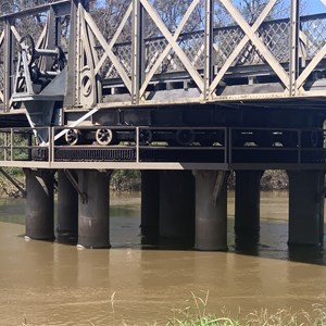 Swinging bridge