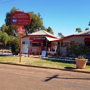 Wyandra ship/cafe/coffee shop and tourist info centre