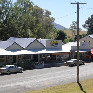 Woolooga shops