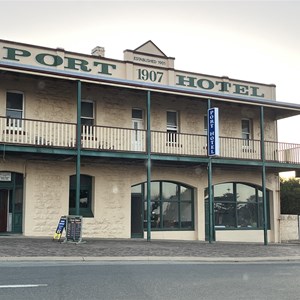 Port Hotel