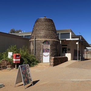 Andamooka Dukes Bottle House and Motel