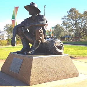 The Cunnamulla Fella statue