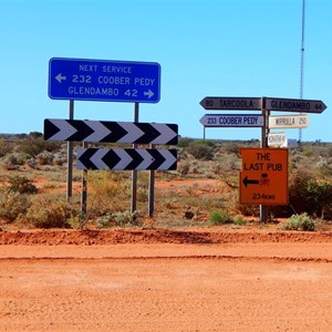 Kingoonya Road Signs