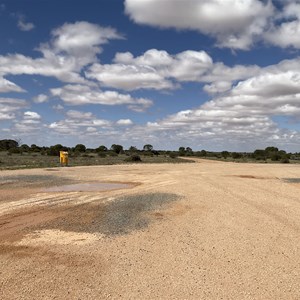 Cocklebiddy Cave Rest Area