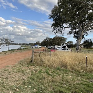 Lake Burrumbeet Foreshore Camp