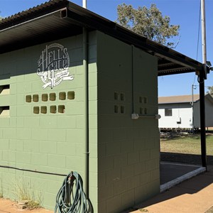 Hells Gate Roadhouse Caravan Park & Campground