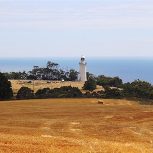 Table Cape lighthouse stands between 80 meter cliffs and rich agricultural land.