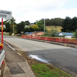 The highway over the Red Bridge