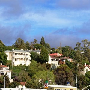 Houses overlooking the Tarmar River