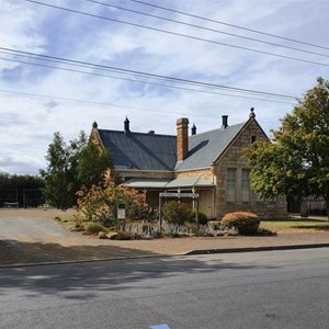 The Boswell Visitor Information Centre. The caravan park is immediately behind.