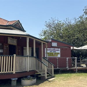 Maidenwell Hotel & Bottleshop