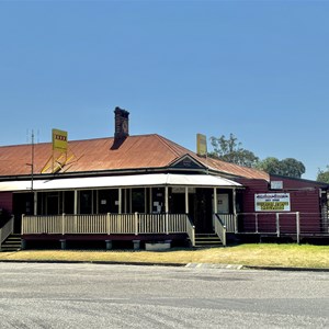 Maidenwell Hotel & Bottleshop