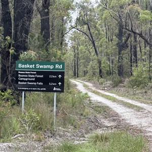 Lindrook Rd & Basket Swamp Rd
