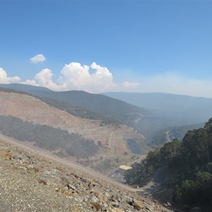 Cascade spillway left of downstream face