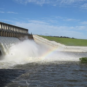 10 of 29 spillway gates open - Oct 2016