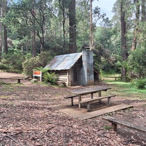 Tomahawk Hut