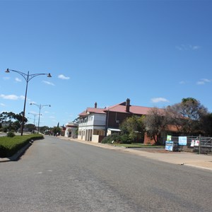 Main road heading E toward Lake Grace shopping ctr