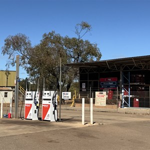 Ampol 24 hr fuel bowsers