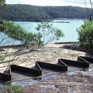 Zig zag spillway