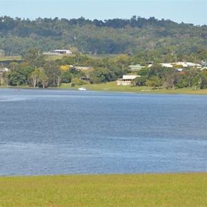 Lake Tinaroo 