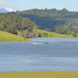 Lake Tinaroo 