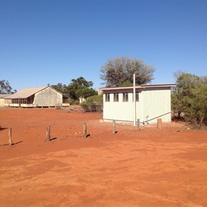 Communal flushing toilets