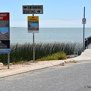 Lake Albert at Meningie