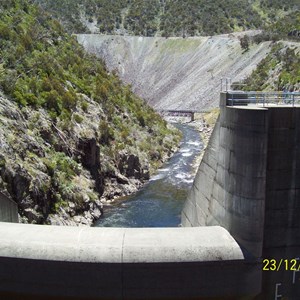 Spillway crest 30 m long