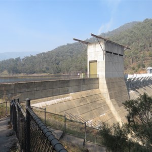 Concrete gravity dam