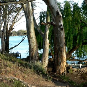 Murray River and boats, Fort Courage